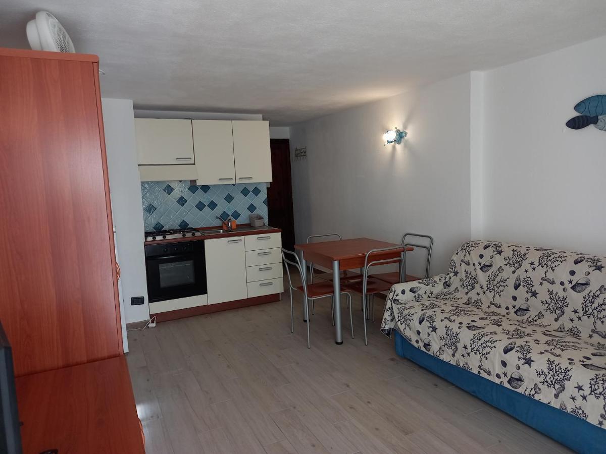 Lucky Apartment Golfo Aranci Exteriör bild