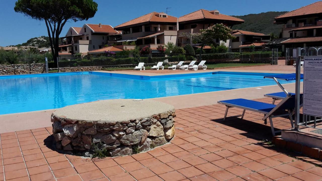 Lucky Apartment Golfo Aranci Exteriör bild