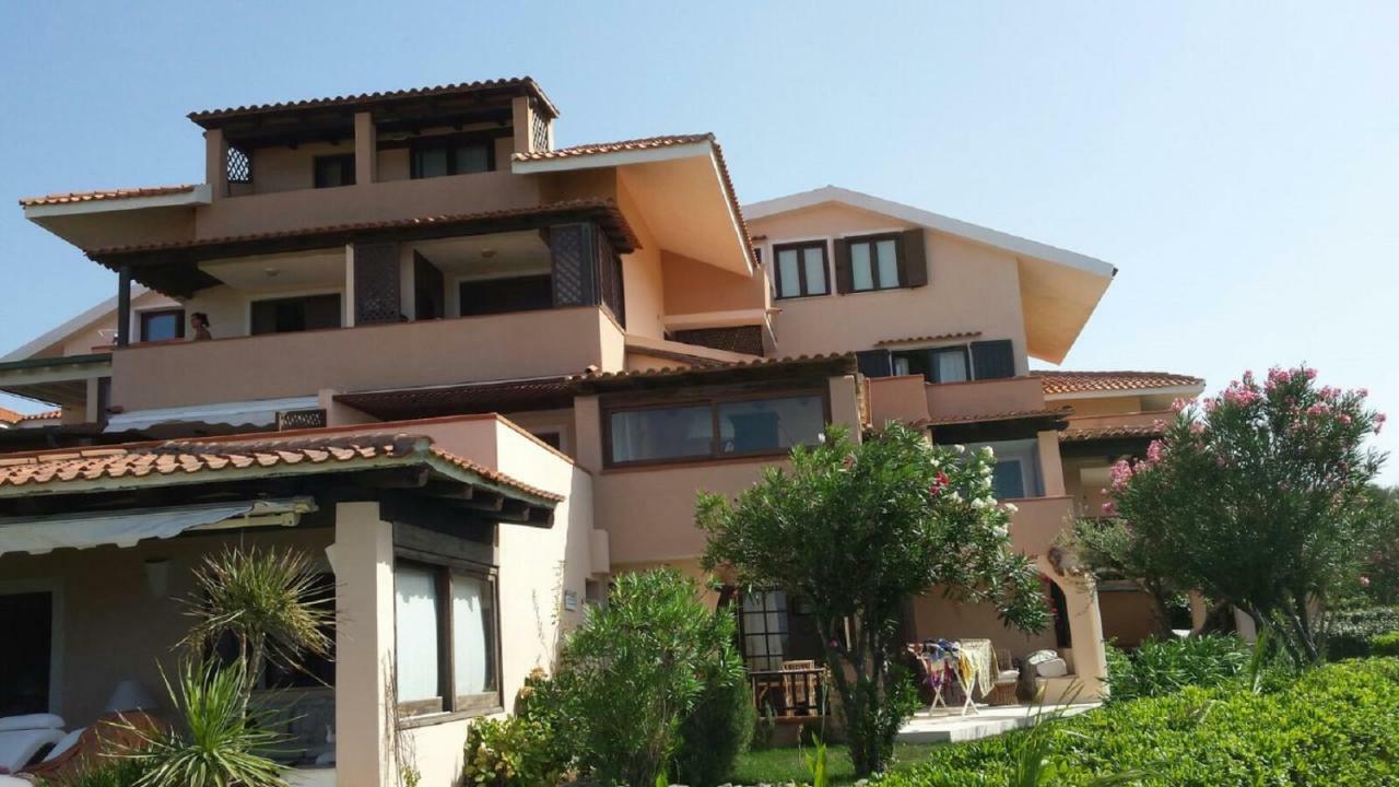 Lucky Apartment Golfo Aranci Exteriör bild